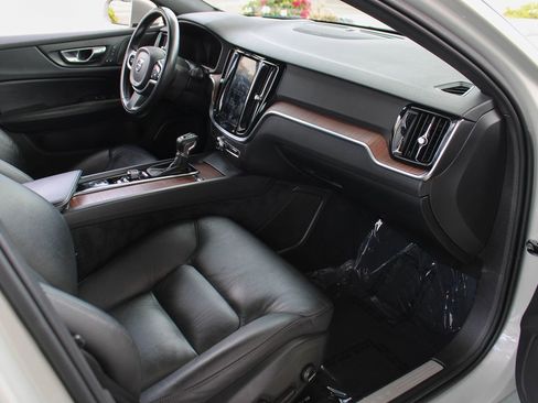 Used 2020 Volvo V60 T5 Momentum w/ Protection Package Premier image 16