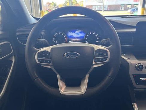 Used 2022 Ford Explorer XLT w/ Equipment Group 202A image 8