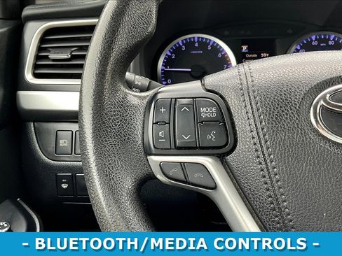 Used 2018 Toyota Highlander LE FWD image 11