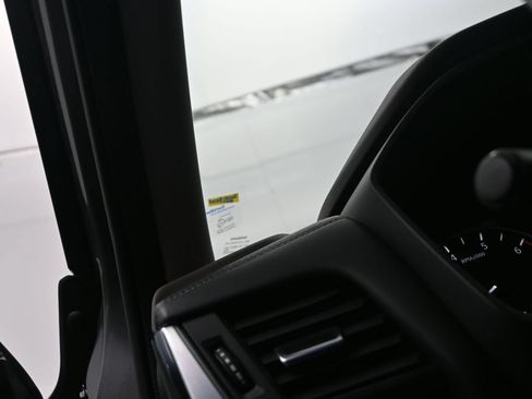 Certified 2023 Nissan Rogue SV FWD image 18