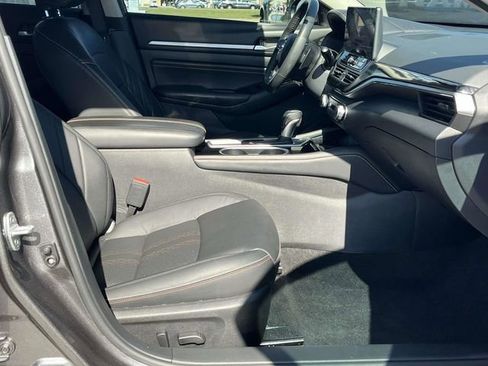 Used 2023 Nissan Altima 2.5 SR w/ SR Premium Package FWD image 23