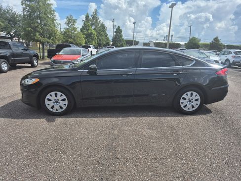 Used 2019 Ford Fusion S FWD image 5