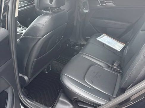 Used 2024 Kia Sportage EX AWD/4WD image 5