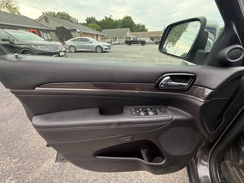 Used 2019 Jeep Grand Cherokee Overland AWD/4WD image 11