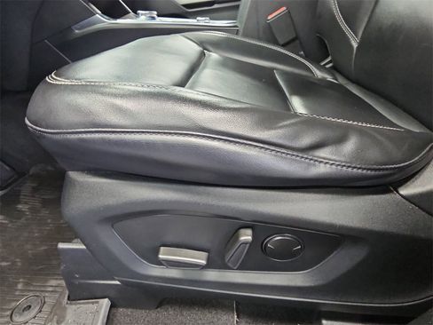 Used 2021 Ford Explorer XLT w/ Equipment Group 202A image 29