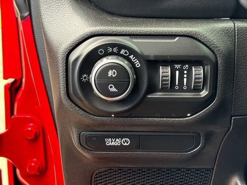 Used 2020 Jeep Gladiator Overland AWD/4WD image 27