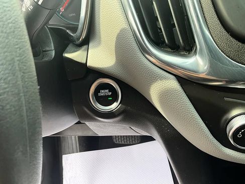 Used 2020 Chevrolet Equinox LS FWD image 18