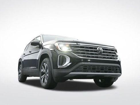 Used 2025 Volkswagen Atlas SE image 30