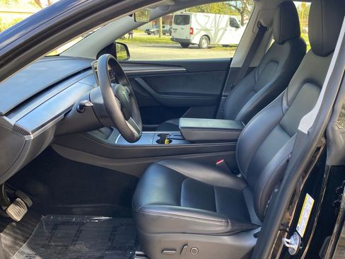 Used 2024 Tesla Model Y Long Range image 31