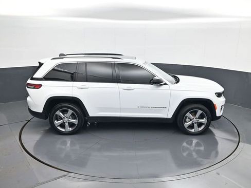 Used 2022 Jeep Grand Cherokee Limited w/ Trailer Tow Prep Group (B) image 16