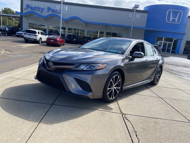 Used 2018 Toyota Camry SE FWD image 4