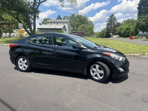 Used 2013 Hyundai Elantra GLS w/ Preferred Pkg FWD image 5