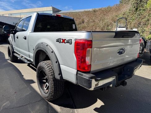 Used 2017 Ford F250 XLT image 2