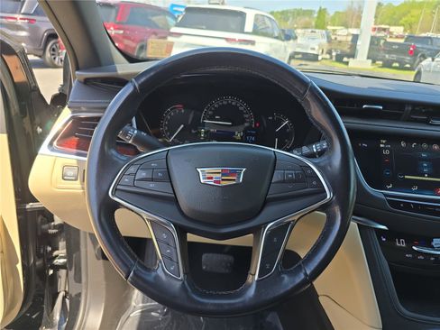 Used 2019 Cadillac XT5 Luxury image 31
