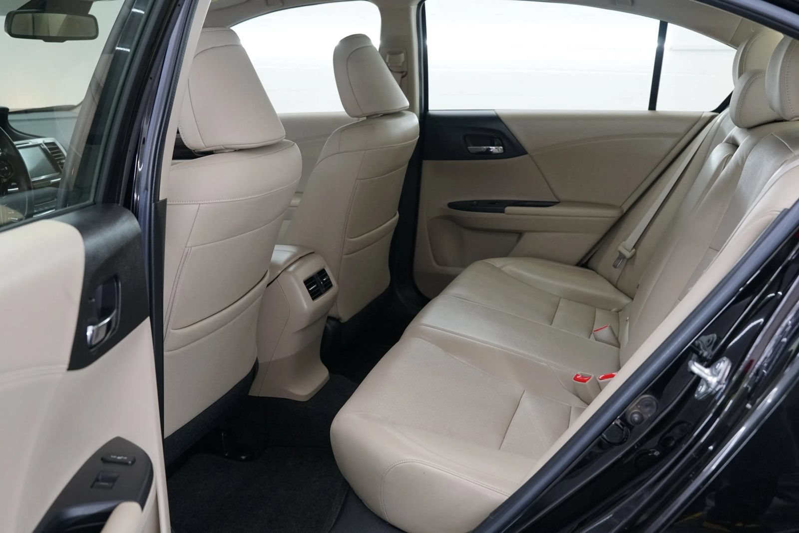 Used 2017 Honda Accord Touring image 17