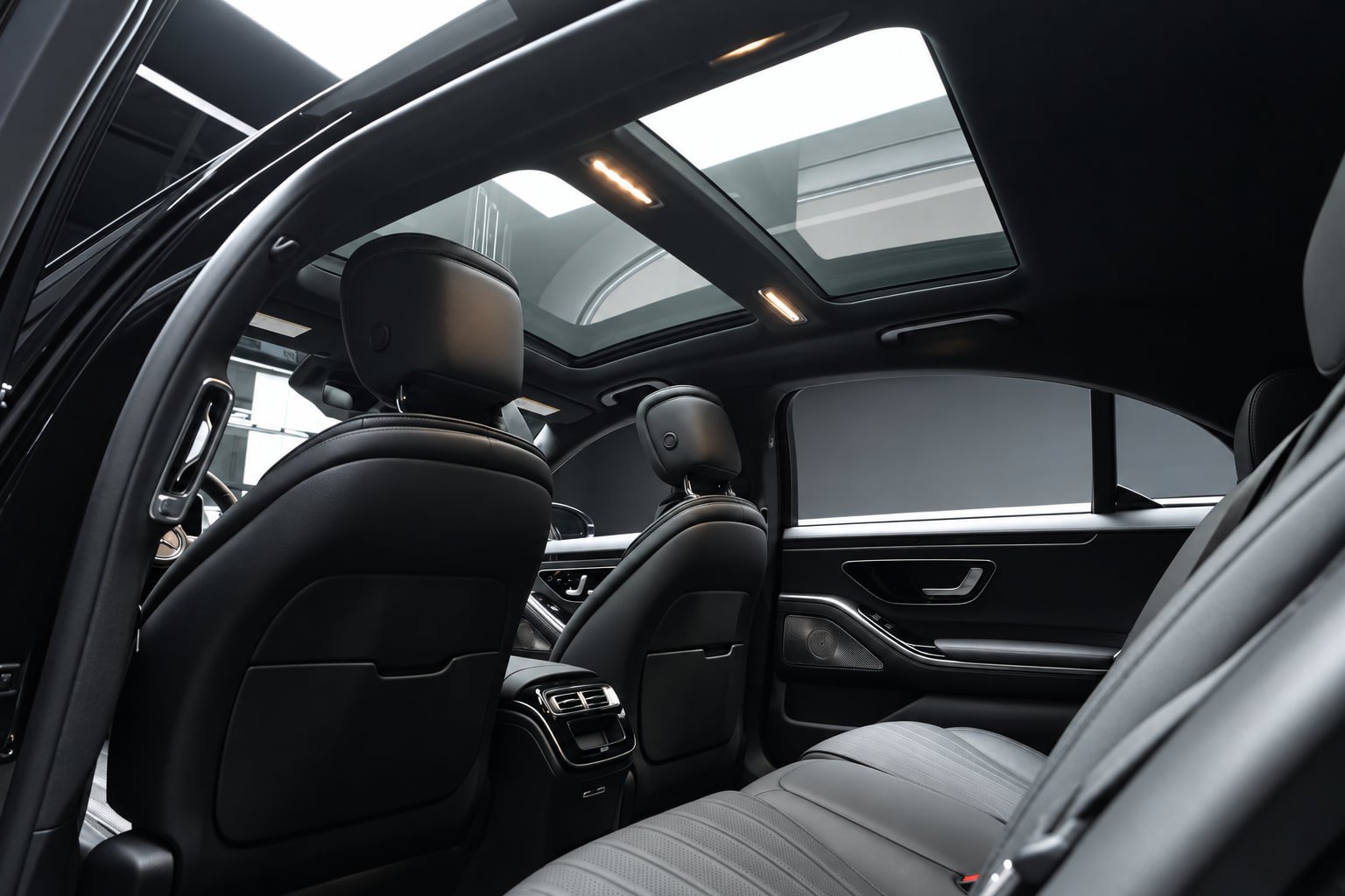 Used 2022 Mercedes-Benz S 500 4MATIC w/ AMG Line Package image 28