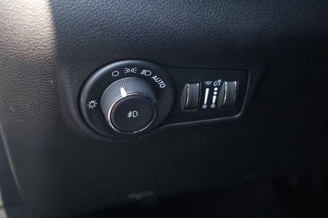 Used 2025 Jeep Compass Limited AWD/4WD image 12