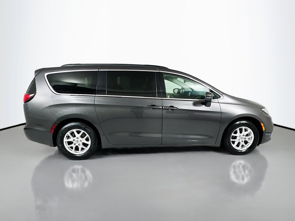 Used 2022 Chrysler Pacifica Touring-L FWD image 9