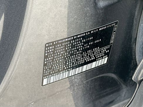 Used 2020 Volkswagen Tiguan SEL image 32