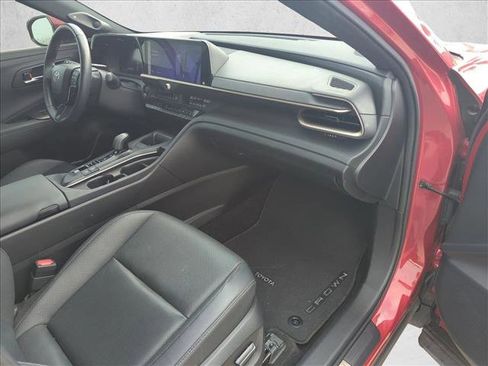 Used 2023 Toyota Crown Limited image 21