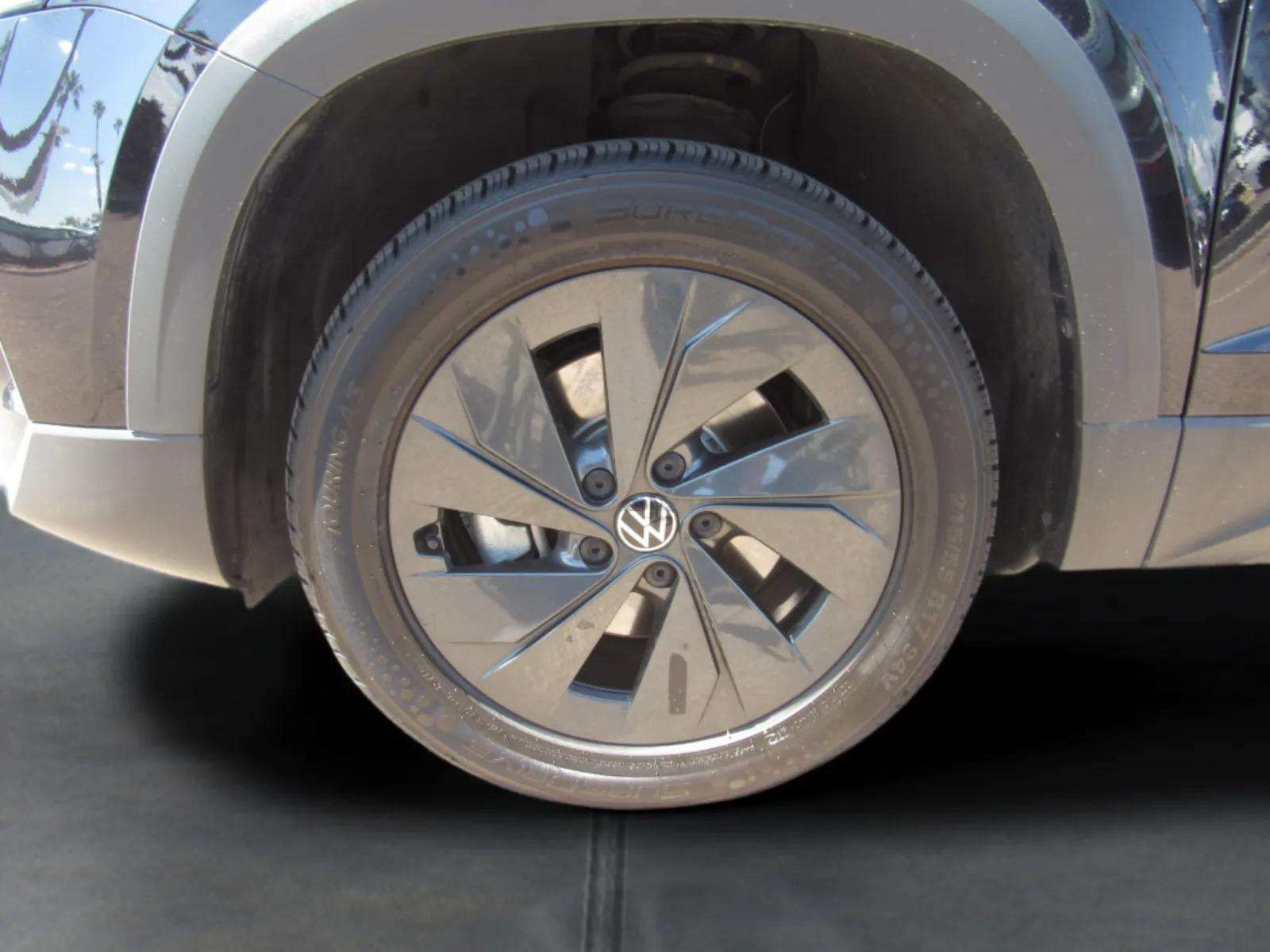 Used 2025 Volkswagen Taos S FWD image 4