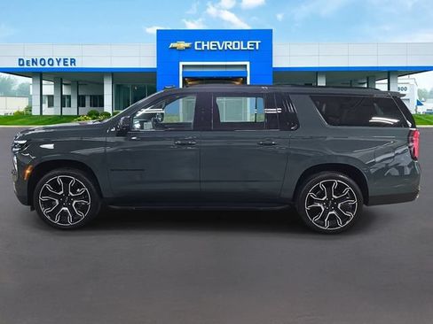 New 2026 Chevrolet Suburban RST w/ RST Capability Package AWD/4WD image 11