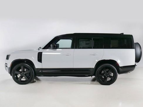 New 2026 Land Rover Defender 130 X-Dynamic SE image 6
