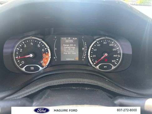 Used 2017 Jeep Renegade Latitude w/ Safety & Security Group (ALP) AWD/4WD image 18