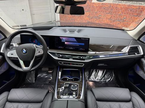 Certified 2025 BMW X7 xDrive40i w/ Premium Package image 12