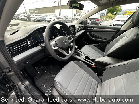 Used 2026 Volkswagen Jetta SE FWD image 21