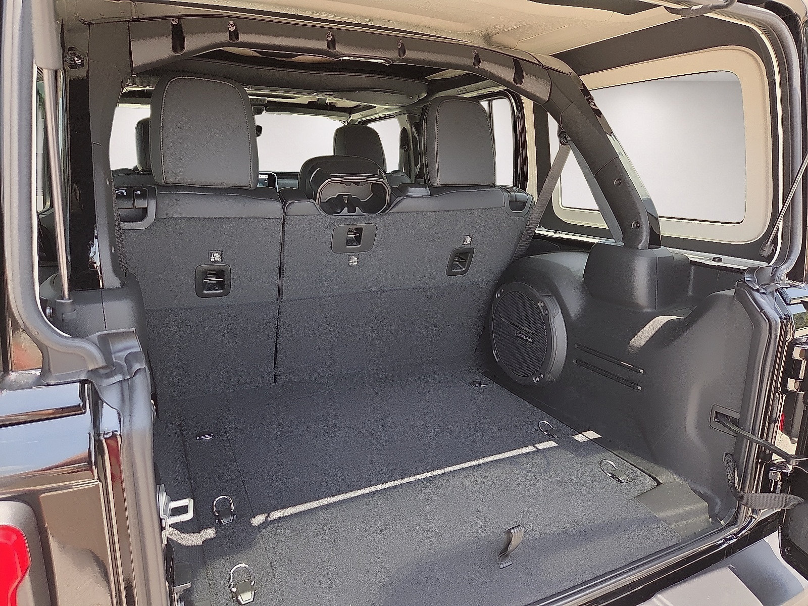 New 2026 Jeep Wrangler Unlimited Sahara w/ Safety Group AWD/4WD image 9