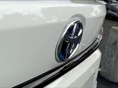 Used 2025 Toyota Corolla LE w/ LE Premium Package image 30