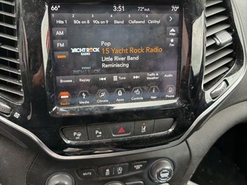 Used 2019 Jeep Cherokee Limited w/ Luxury Group AWD/4WD image 16