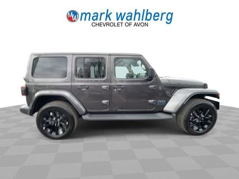 Used 2025 Jeep Wrangler Unlimited Sahara AWD/4WD image 5