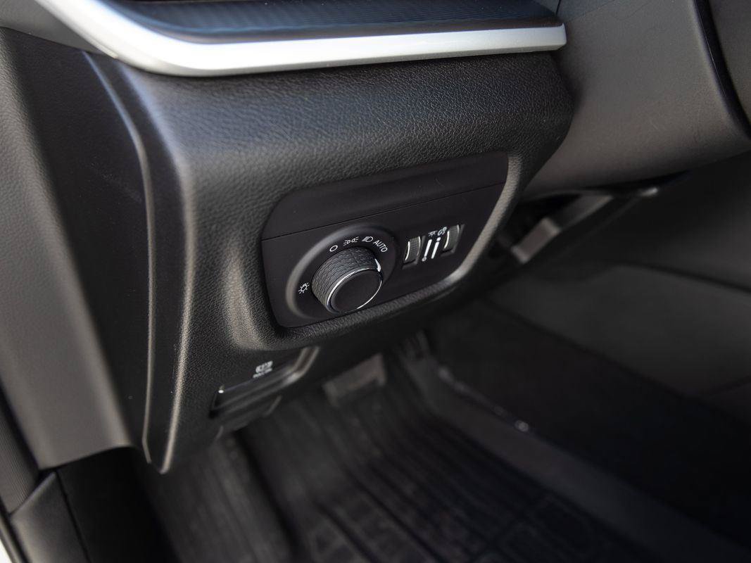 Used 2023 Jeep Grand Cherokee L Altitude AWD/4WD image 13