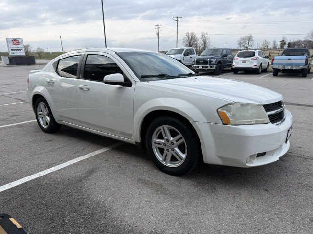 Used 2010 Dodge Avenger R/T FWD image 3