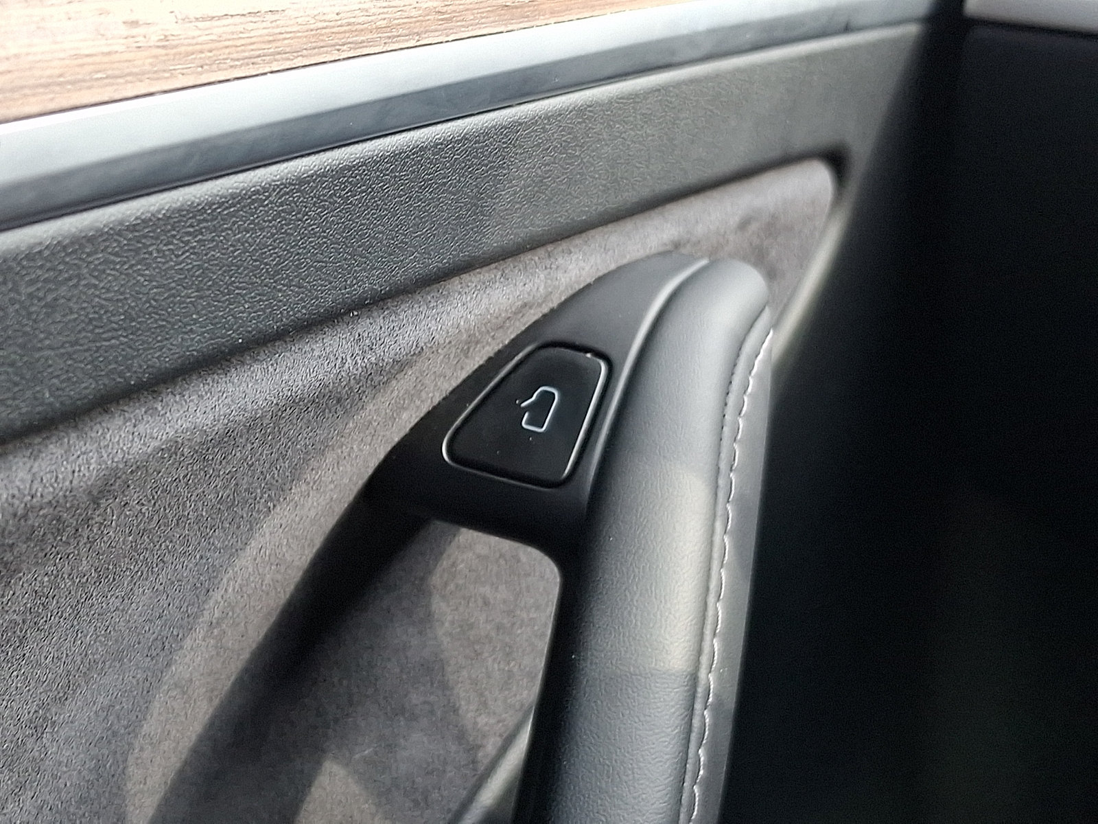 Used 2024 Tesla Model Y Long Range RWD image 25
