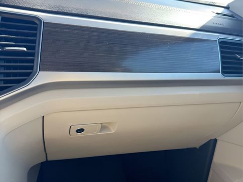 Used 2018 Volkswagen Atlas SE image 12