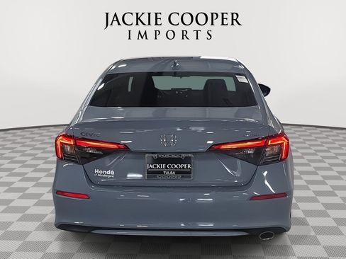 Used 2022 Honda Civic Sport image 6