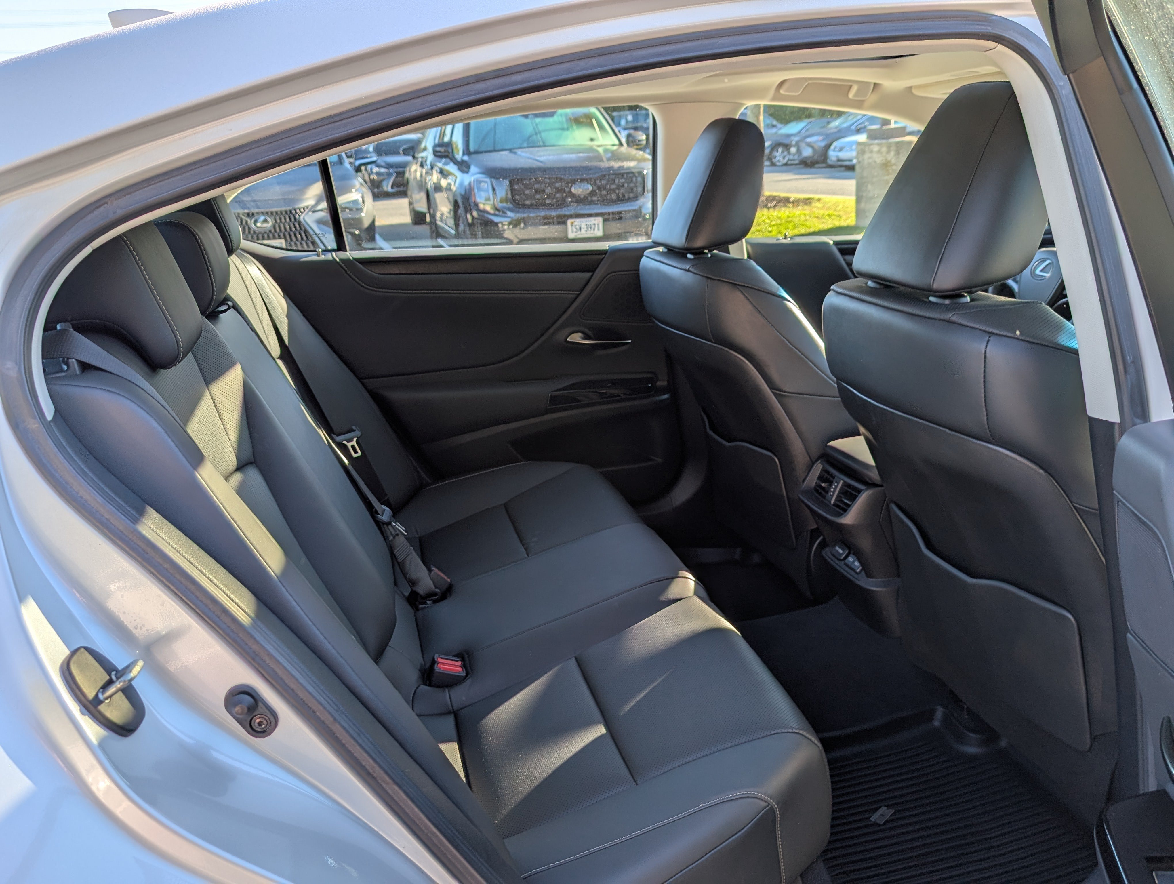 Used 2025 Lexus ES 350 w/ Premium Package FWD image 12
