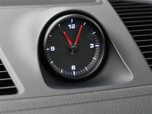 Used 2023 Porsche Cayenne Platinum Edition image 24