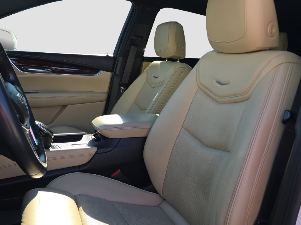 Used 2017 Cadillac XT5 Premium Luxury FWD image 7