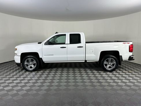 Used 2018 Chevrolet Silverado 1500 Custom w/ Custom Value Package image 17