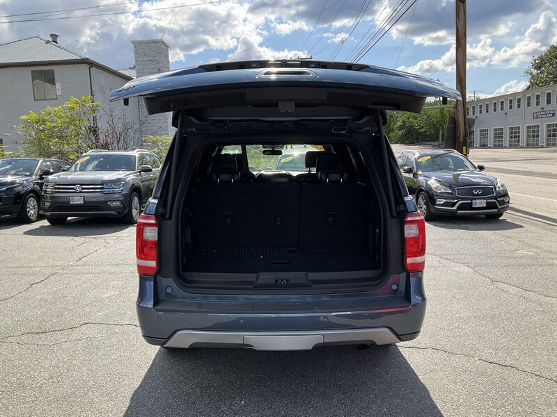 Used 2020 Ford Expedition XLT w/ Equipment Group 202A AWD/4WD image 11