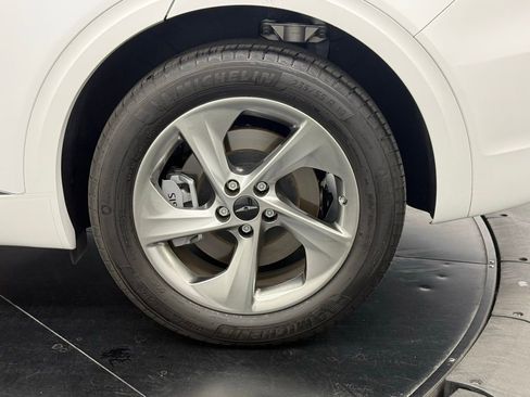 Used 2026 Genesis GV70 2.5T Select image 12