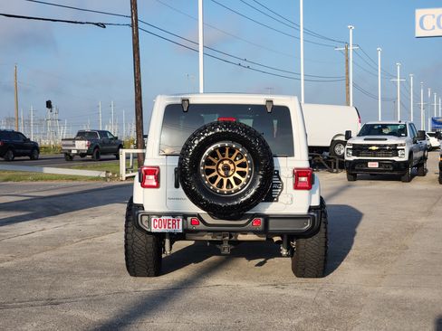 Used 2025 Jeep Wrangler Unlimited Sahara AWD/4WD image 6