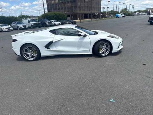 Used 2022 Chevrolet Corvette Stingray Preferred Cpe w/ Z51 Performance Package RWD image 3