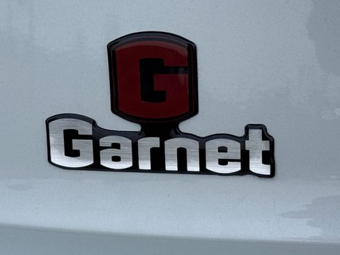 Certified 2025 Volkswagen Jetta SE w/ Sunroof Package image 32