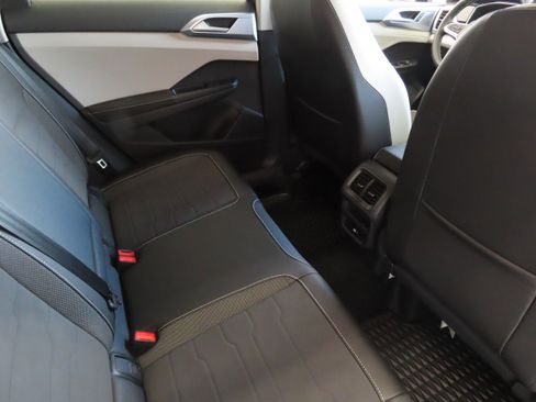 New 2025 Volkswagen Taos SE image 24