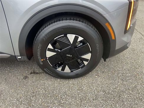 New 2026 Kia Sportage LX image 7